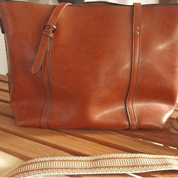 NEW Vegan Leather Tote with Cool Guitar strap - Picture 3 of 16